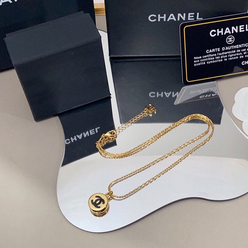 Chanel Pendant 18K Gold Necklace