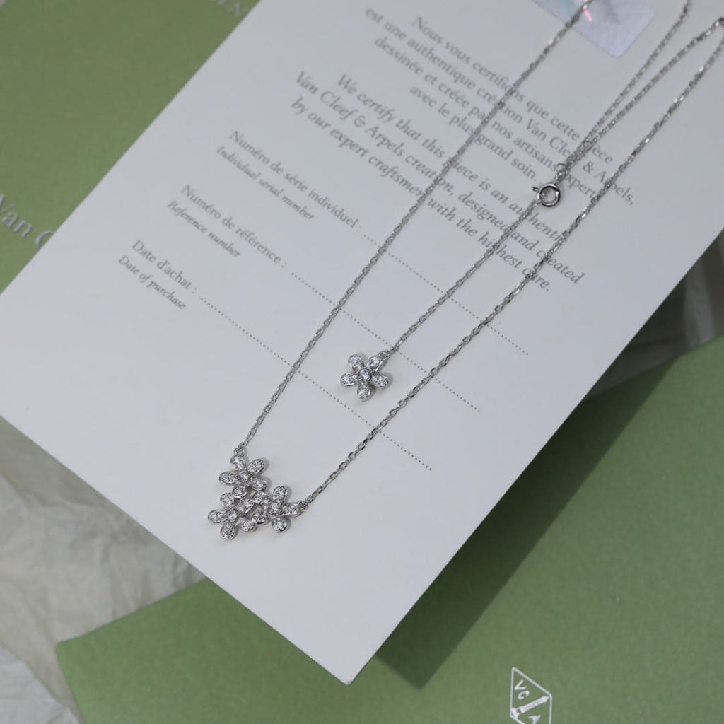 Three Flowers Socrate 18K Gold Necklace