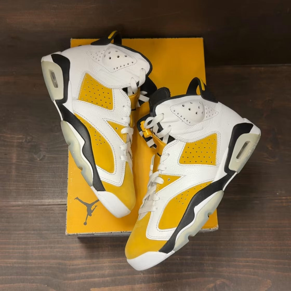 Used - Air Jordan 6 Retro Yellow Ochre - US M 7.5 - detail 1