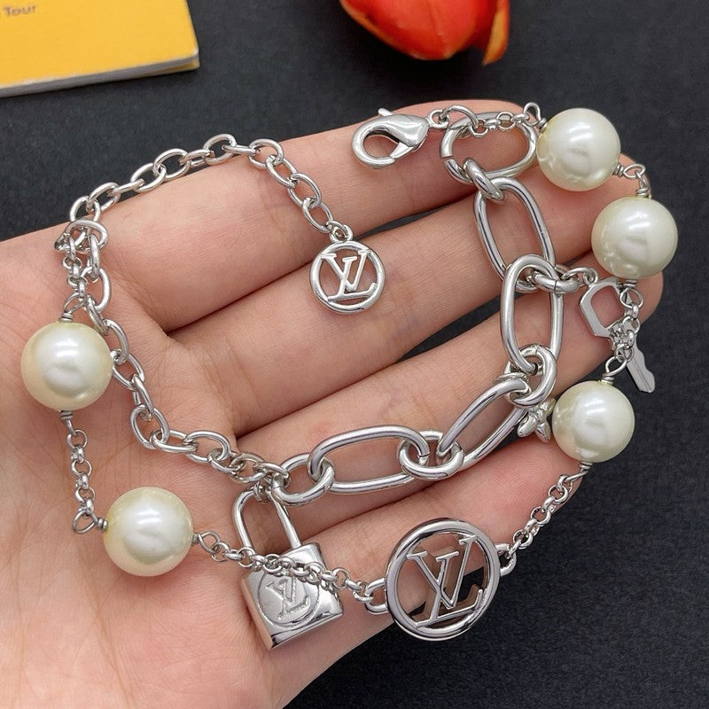 Louis Vuitton Pearl Lock Gold 18K Gold Bracelet