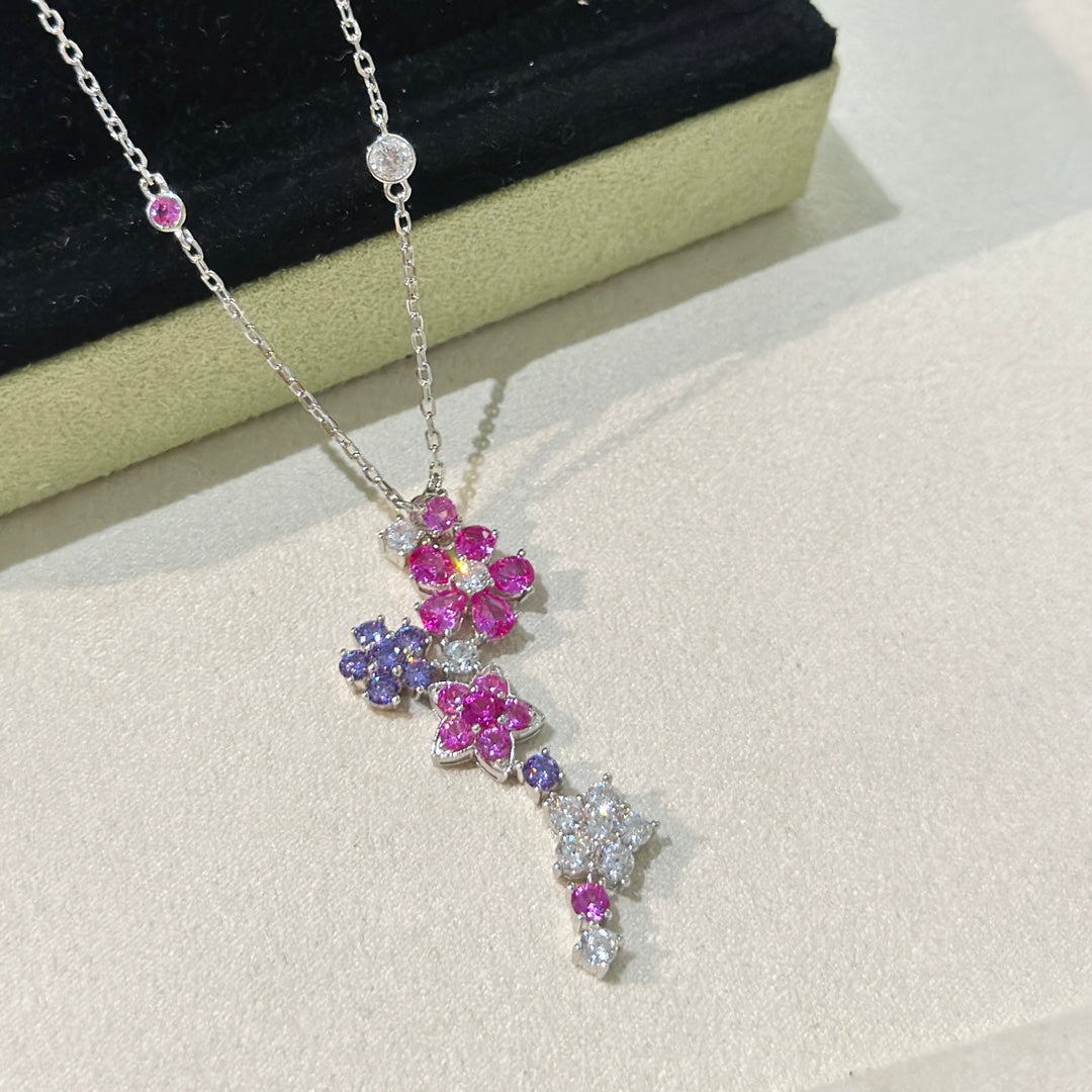 Folie Des Pr ̈¦s Pendant 18K Gold Necklace