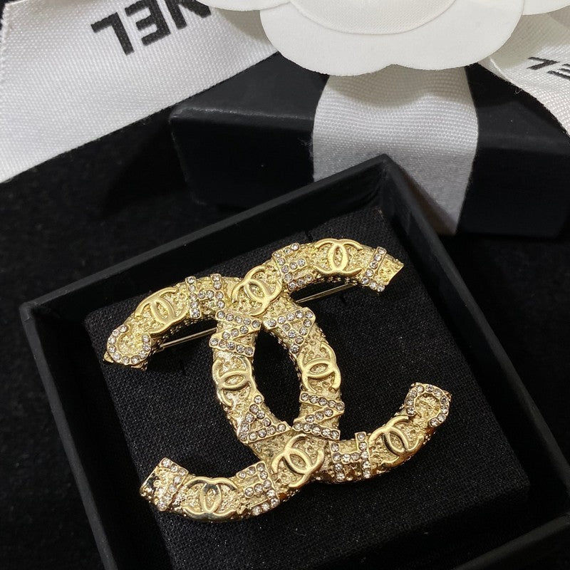 Chanel Diamond Gold 18K Gold Brooch